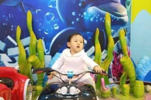 烧脑大乱斗第 20 关攻略：今天是我两岁生日，该如何度过呢？
